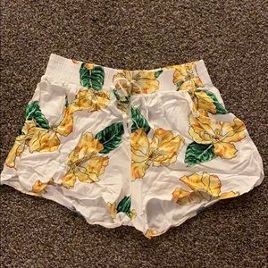 White cotton shorts with yellow flowers